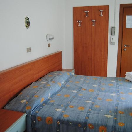 Hotel Trevi Cesenatico Phòng bức ảnh
