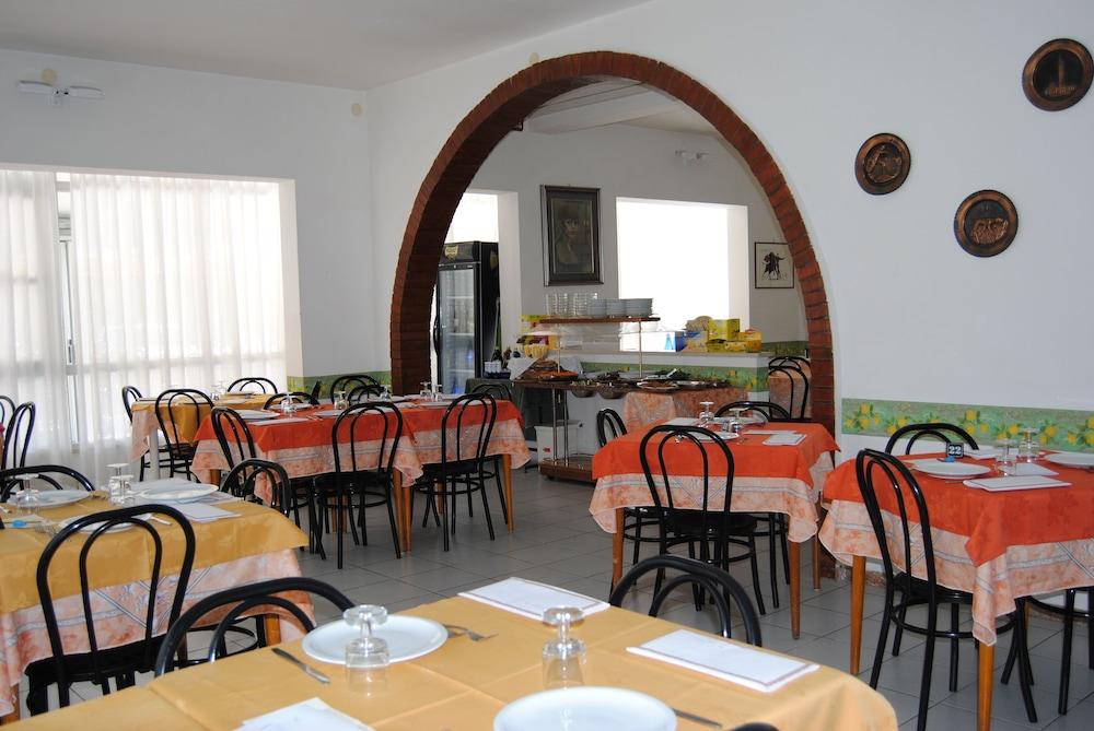 Hotel Trevi Cesenatico Ngoại thất bức ảnh