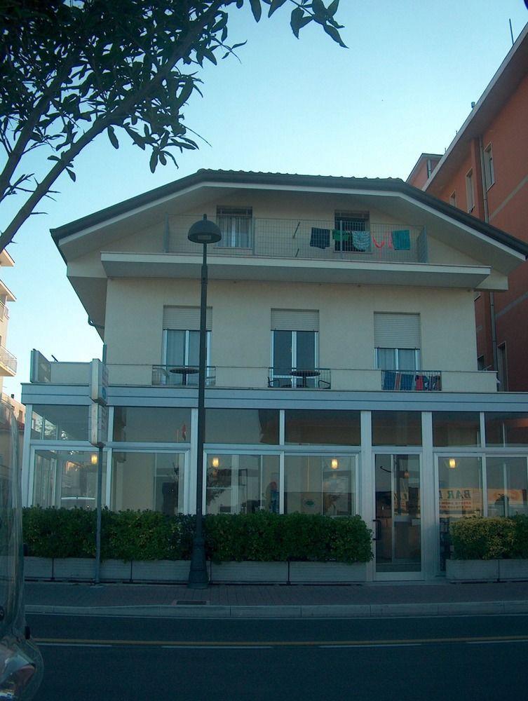 Hotel Trevi Cesenatico Ngoại thất bức ảnh