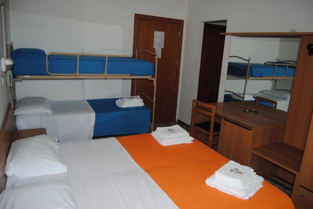 Hotel Trevi Cesenatico Phòng bức ảnh