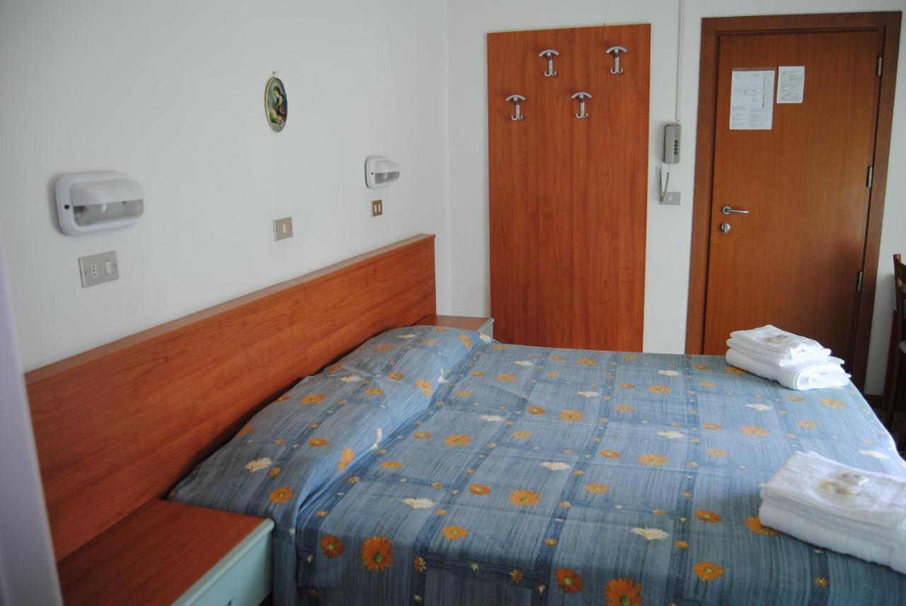 Hotel Trevi Cesenatico Phòng bức ảnh